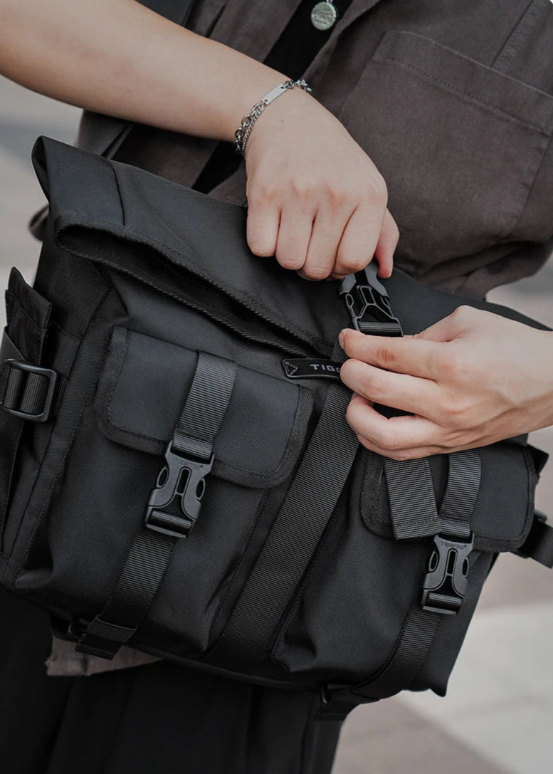 Men's Sophisticated 13.3" Laptop Messenger Bag
